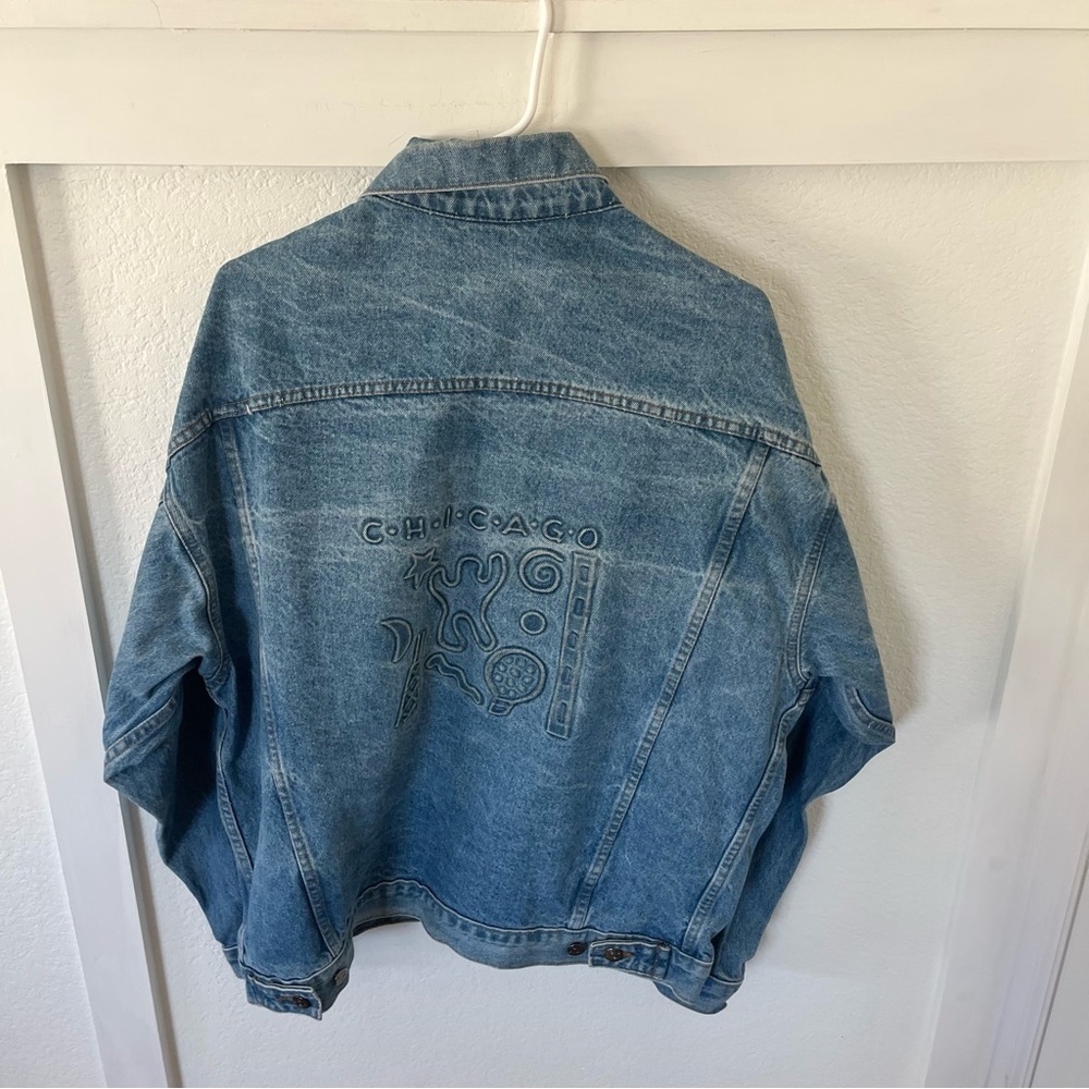 Vintage Chicago Men's Large Denim Trucker Jacket.